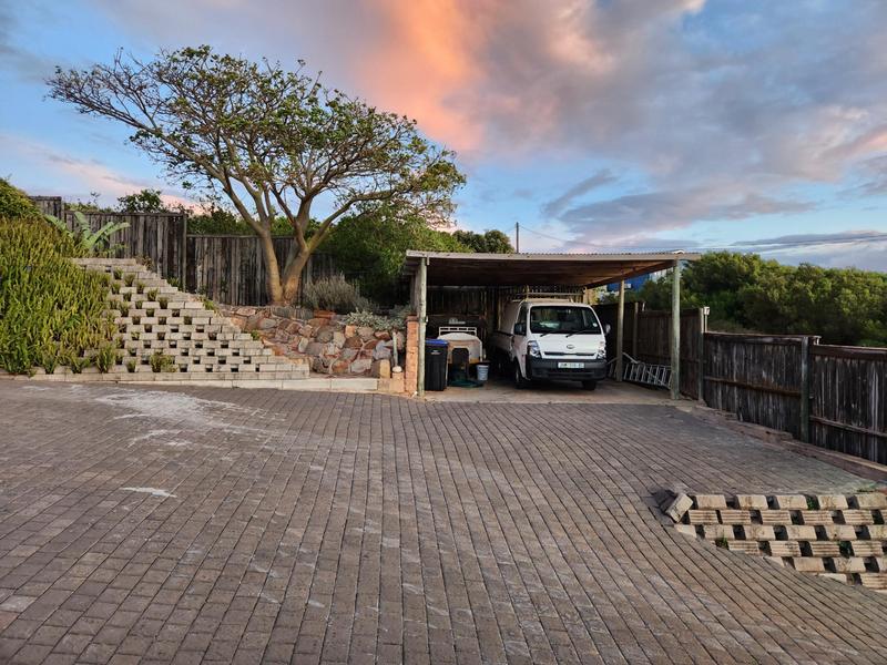 4 Bedroom Property for Sale in Paradise Beach Eastern Cape